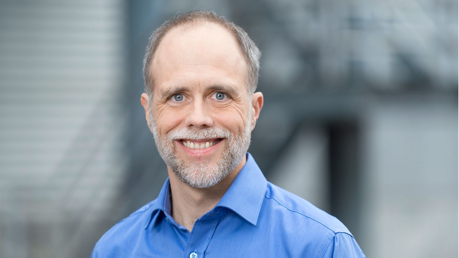 Reinhard Furrer is a Professor at the Department of Mathematical Modeling and Machine Learning at the University of Zurich (UZH). He has been affiliated with the university for 16 years. His research lies in statistics, data science, and computing. Over the years, he has developed a keen interest in interdisciplinary teaching and international cooperation. Therefore, within Una Europa, Reinhard has played a key role as a member of the Self-Steering Committee (SSC) in Data Science and Artificial Intelligence (DSAI).